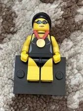 Lego Minifigure 8831 Series 7 Swimming Champion W Medal & Base Swimmer