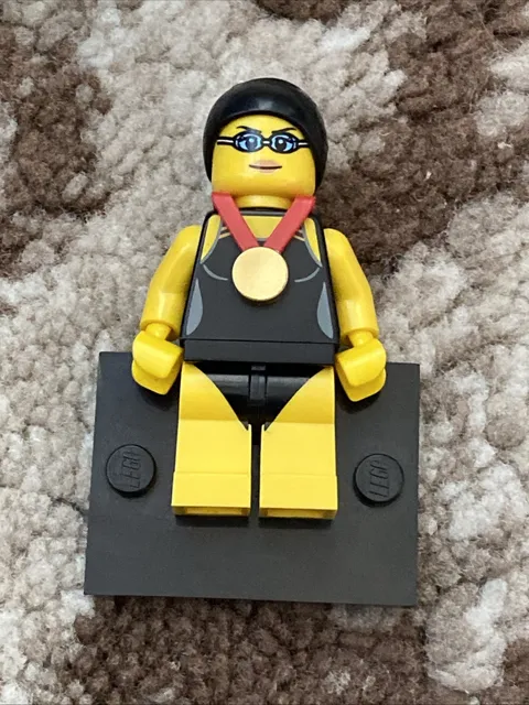Lego Minifigure 8831 Series 7 Swimming Champion W Medal & Base Swimmer