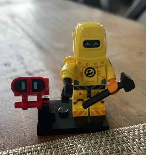 LEGO Minifigure 71032 Series 22 Robot Repair Tech CMF