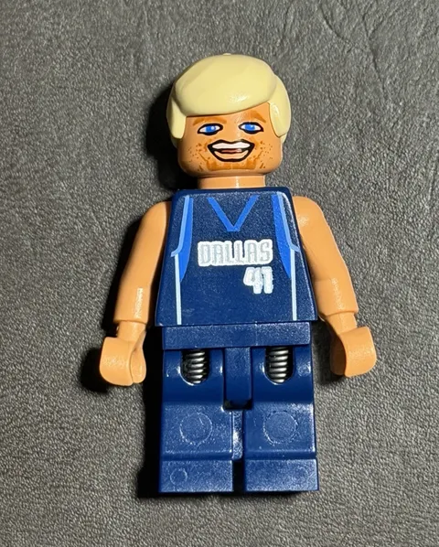 LEGO NBA Dirk Nowitzki, Dallas Mavericks #41 Minifigure Spring-Loaded Legs nba00