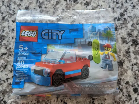 30568 LEGO City Skater Red Car Polybag New Sealed Retired