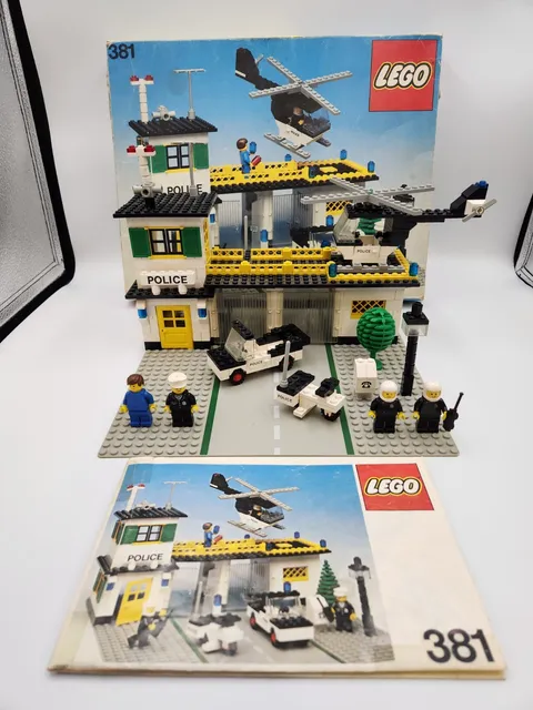 Vintage Lego Police Headquarters 381 w/ original box & instructions incomplete