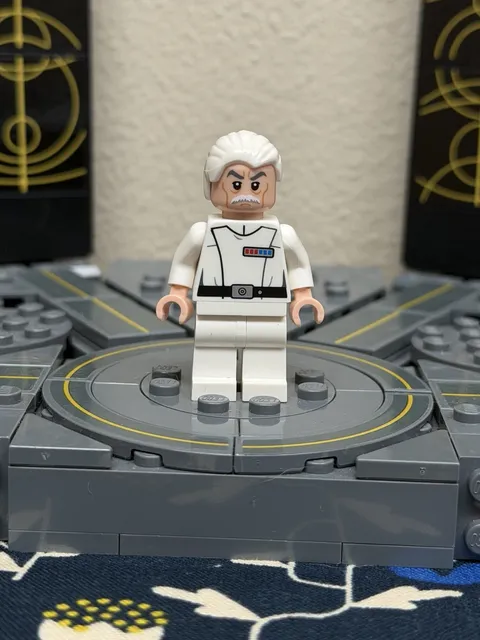 LEGO Star Wars Admiral Wullf Yularen Minifigure