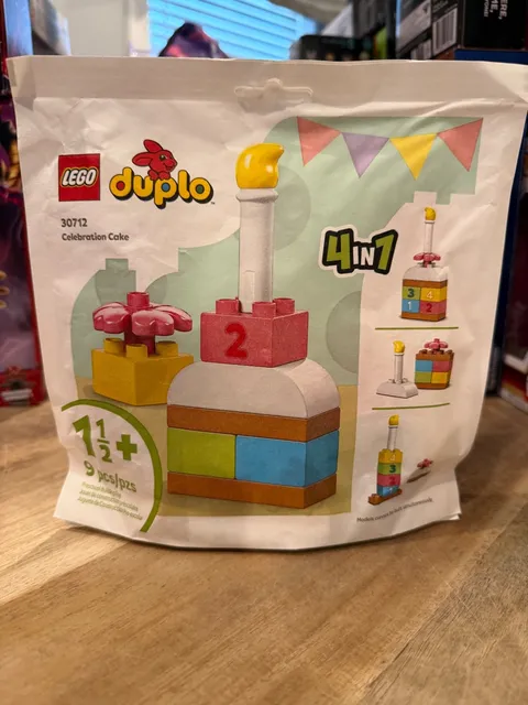 LEGO DUPLO Celebration Cake (Set #30712) FACTORY SEALED (11 INCLUDED)