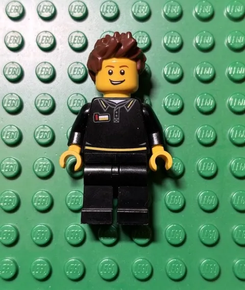 LEGO Store Employee Minifigure (gen090) from set 40178 RETIRED!