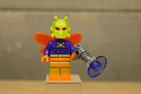 LEGO Killer Moth Minifigure SH0276 SH276 Batman II from set 76054 DC Comics