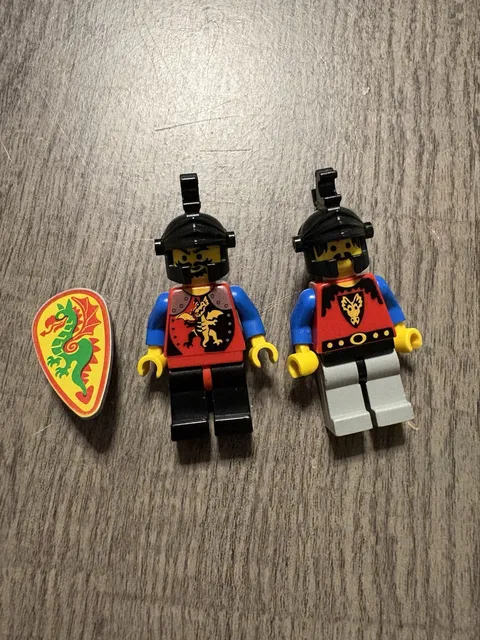 2 Vintage Lego Castle Dragon Knights Dragon Master Guards Minifigures