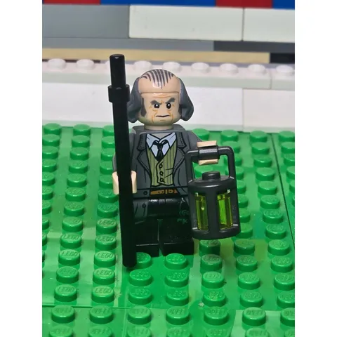 LEGO Harry Potter Argus Filch Minifigure - Hp140 *LEGS BROKEN & CRACK*