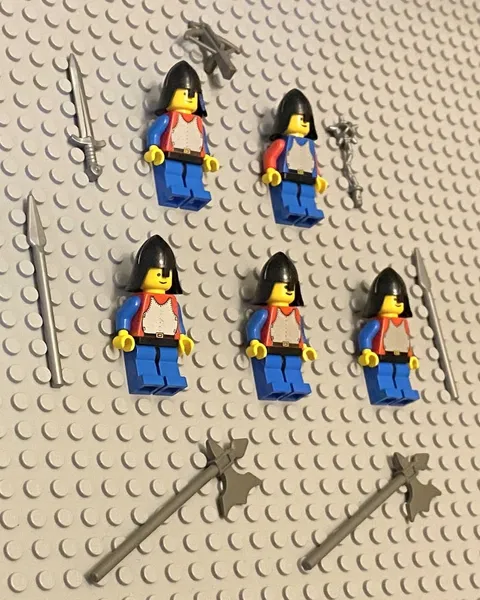 LEGO Knight Minifigures Lot of 5 Vintage Knights Medieval Guys 1987 cas198