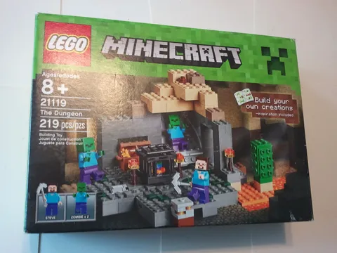 Lego Minecraft The Dungeon NIB 219 PCS #21119 Item # 6102219