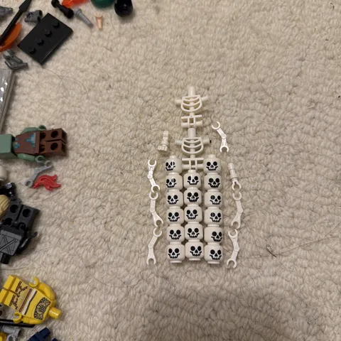 Lego White Skeleton Minifig Head with Round Eyes