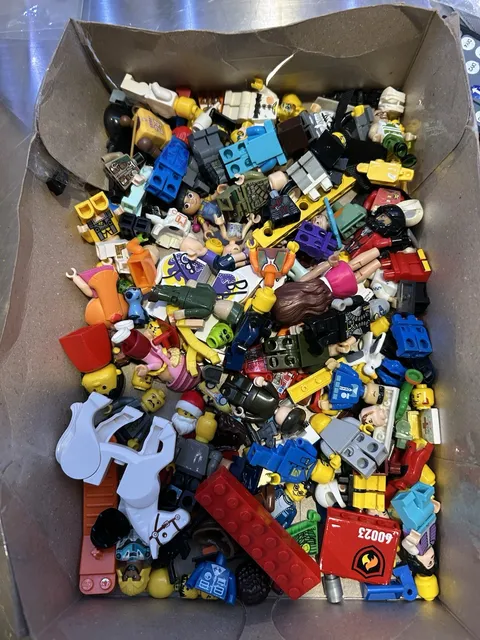 LEGO Bulk Lot Damaged / Unbranded Minifigure Parts READ DESCRIPTION #5