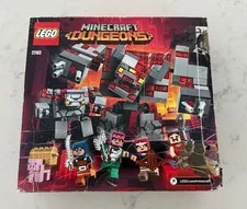 LEGO Minecraft Dungeons 21163 The Redstone Battle COMPLETE w/Box & New Minifigs
