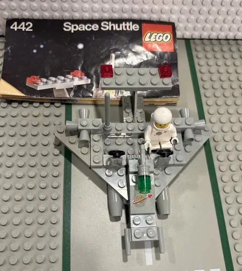 LEGO VINTAGE CLASSIC SPACE 442 - SPACE SHUTTLE - COMPLETE - W/ Instructions