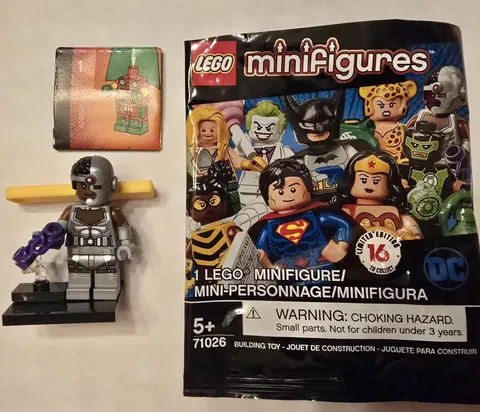 LEGO DC Super Heroes Collectible Minifigures 71026 - Cyborg (opened)