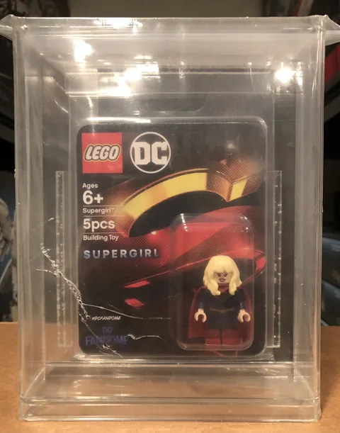 Lego Supergirl Minifigure - DC Fandome - SDCC 2020 Exclusive in Protective Case