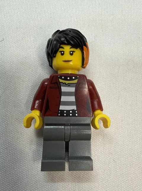 LEGO City Police Minifig #60246 - Daisy Kaboom - cty1123