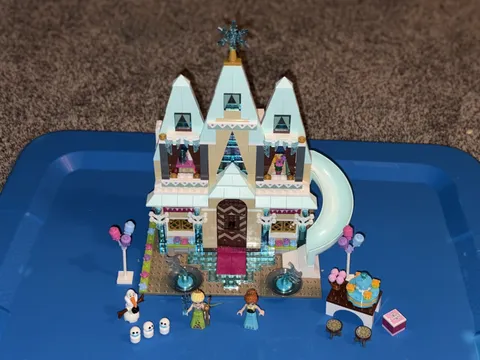 LEGO Disney 41068 Arendelle Castle Celebration 100% Complete Good Condition