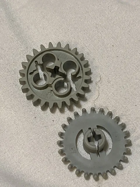 Lego Part 3648 Gear 24 Tooth 1 24505 Genuine Light Bluish Gray x1 And 1 Other