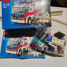 LEGO City Hospital Set 7890 Ambulance 100% COMPLETE Doctor Paramedic Patient