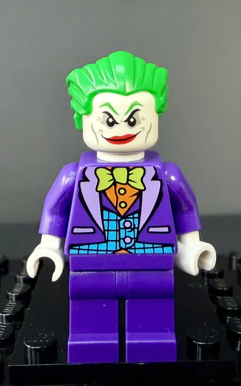 LEGO Minifigure The Joker sh0206 DC Super Heroes 76035 Purple Suit 2015