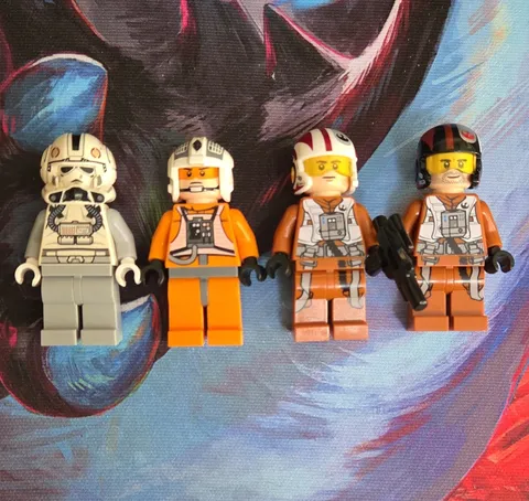LEGO Star Wars Minifigure Lot of 4. V-Wing Pilot, Rebel Pilot, X Wing Pilot, Poe