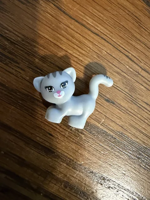 LEGO FRIENDS MAXIE THE GRAY CAT MINIFIGURE WITH FREE SHIPPING