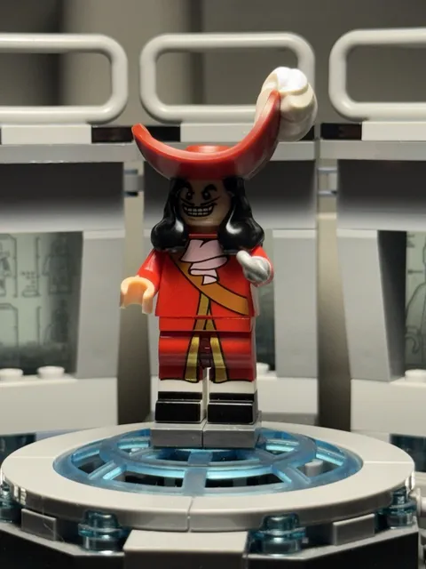 LEGO Minifigure Captain Hook DIS016 No Sabre Disney Collectible Series Retired