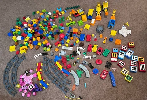 Legos Duplos Huge Lot Minnie Constructions Train Tracks Cars Flowers Over 16lbs