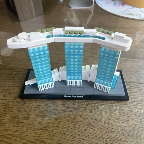 LEGO ARCHITECTURE: Marina Bay Sands (21021) WITH NAMEPLATE