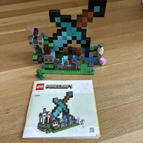 LEGO Minecraft: The Sword Outpost (21244)