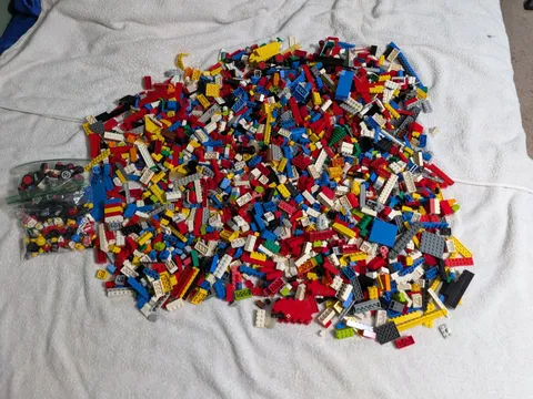Huge 13 lb Bulk LEGO Lot - Vintage/Mixed Bricks, Minifigures, Baseplates,...