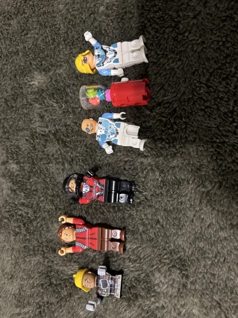LEGO MINIFIGURES Lot of 5 Mixed Character Minifigures Plastic Age Level 5+