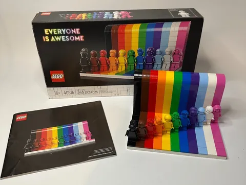 LEGO Icons Everyone is Awesome #40516 Rainbow 11 minfigs-Complete Set