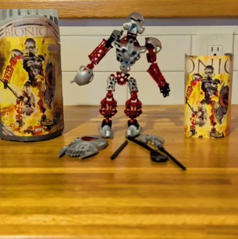 LEGO BIONICLE Makuta 8593 Complete Set Canister 65 pcs (2003)