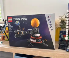 LEGO Technic Planet Earth and Moon in Orbit 42179 Space Set NEW Sealed NIB