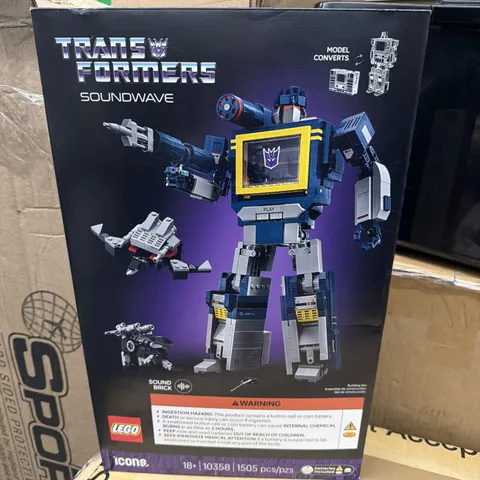 LEGO - Icons Transformers: Soundwave Model Kit 10358
