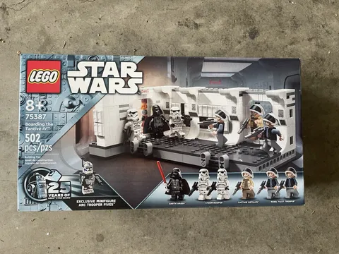 LEGO Star Wars Boarding the Tantive IV Set 75387 Arc Trooper Fives New Sealed