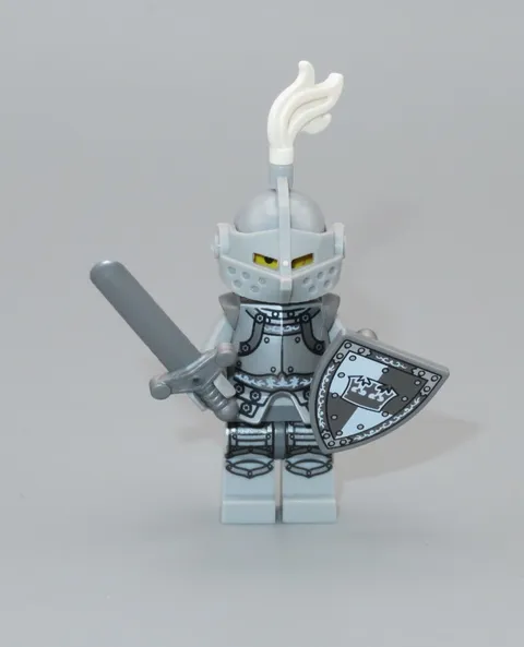 LEGO Heroic Knight complete shield sword Collectible series CMF 9 minifigure
