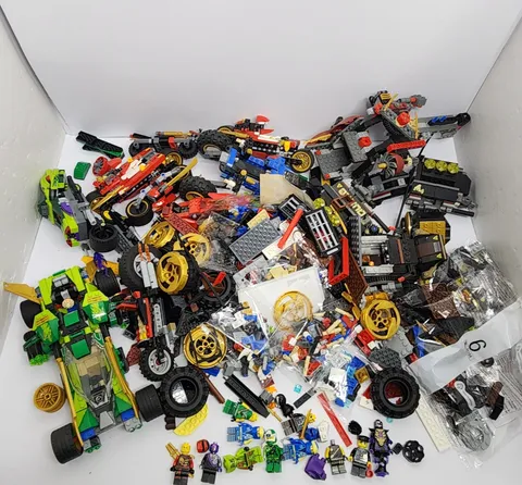 Lego Ninjago Bulk Lot / Bundle 2.6 KG + Minifigures Unique Set Pieces COL-6111