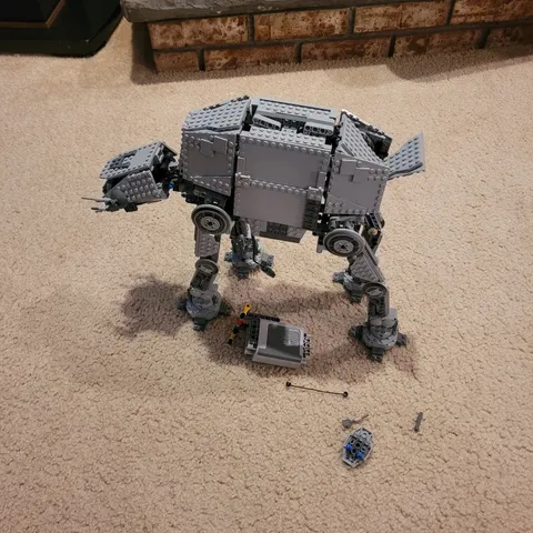 LEGO Star Wars: Motorized Walking At-At (10178) near complete, READ