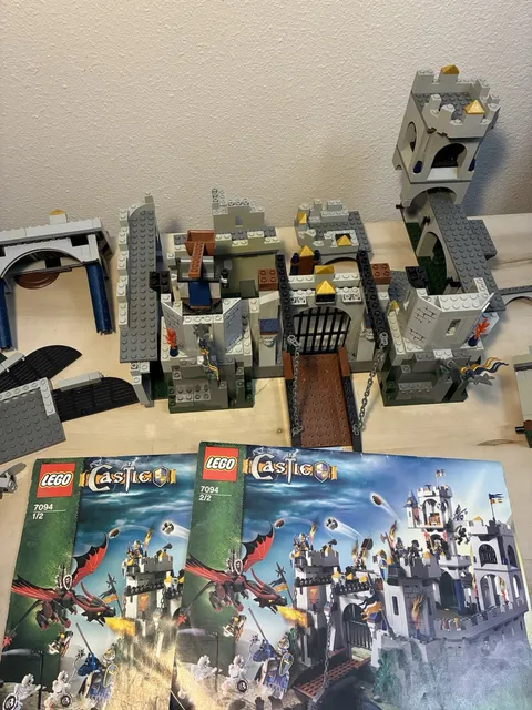 LEGO Castle: King’s Castle Siege (7094) Incomplete w/ Instructions