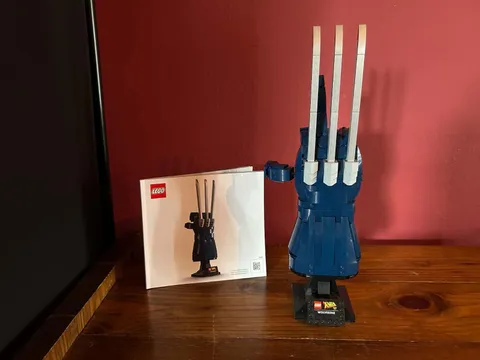 LEGO Marvel Wolverine Adamantium Claws 76250 99% Complete (No Box)