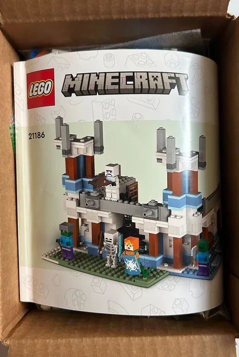 LEGO Minecraft: The Ice Castle (21186)