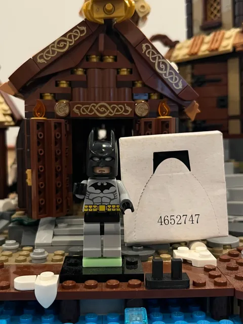 LEGO Batman Light Gray Suit Classic Minifigure Figure Minifig 7779 7780 7782 New