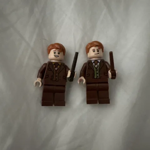 LEGO Harry Potter Weasleys’ Wizard Wheezes Fred & George Minifigures #76422