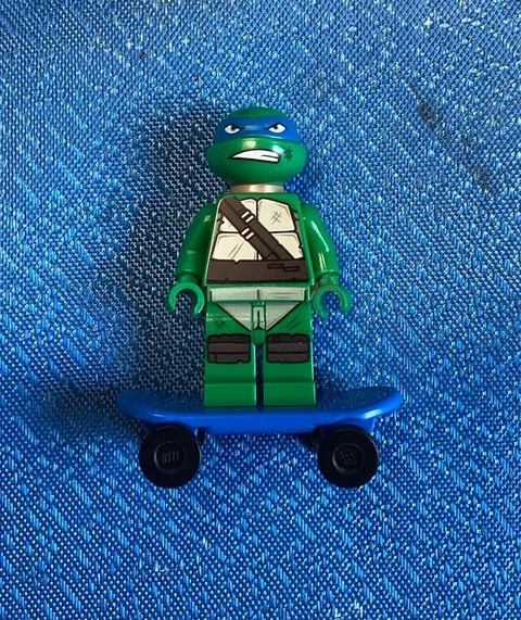 LEGO TMNT Leonardo Minifigure: Gritted Teeth, Smudges Ninja Turtle