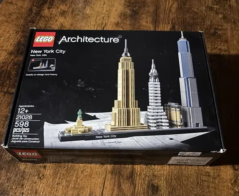 LEGO Architecture New York City skyline 21028 retired New sealed set.