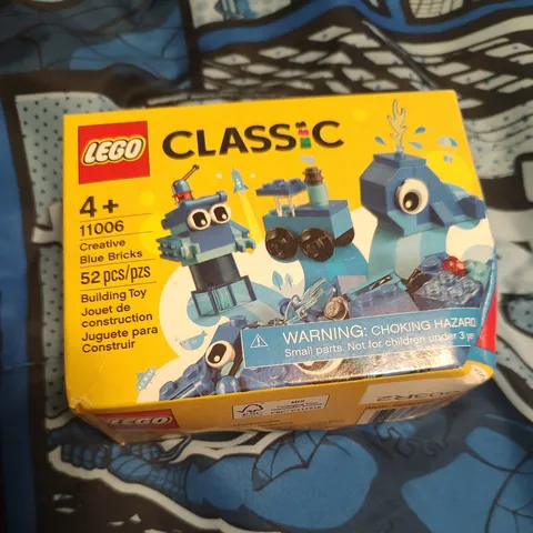 LEGO CLASSIC: Creative Blue Bricks (11006)