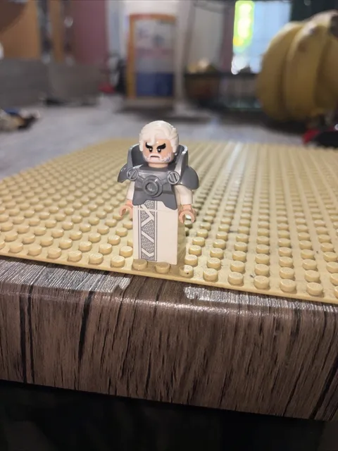 LEGO Jor-El Minifigure From the LEGO Batman Movie, Series 2